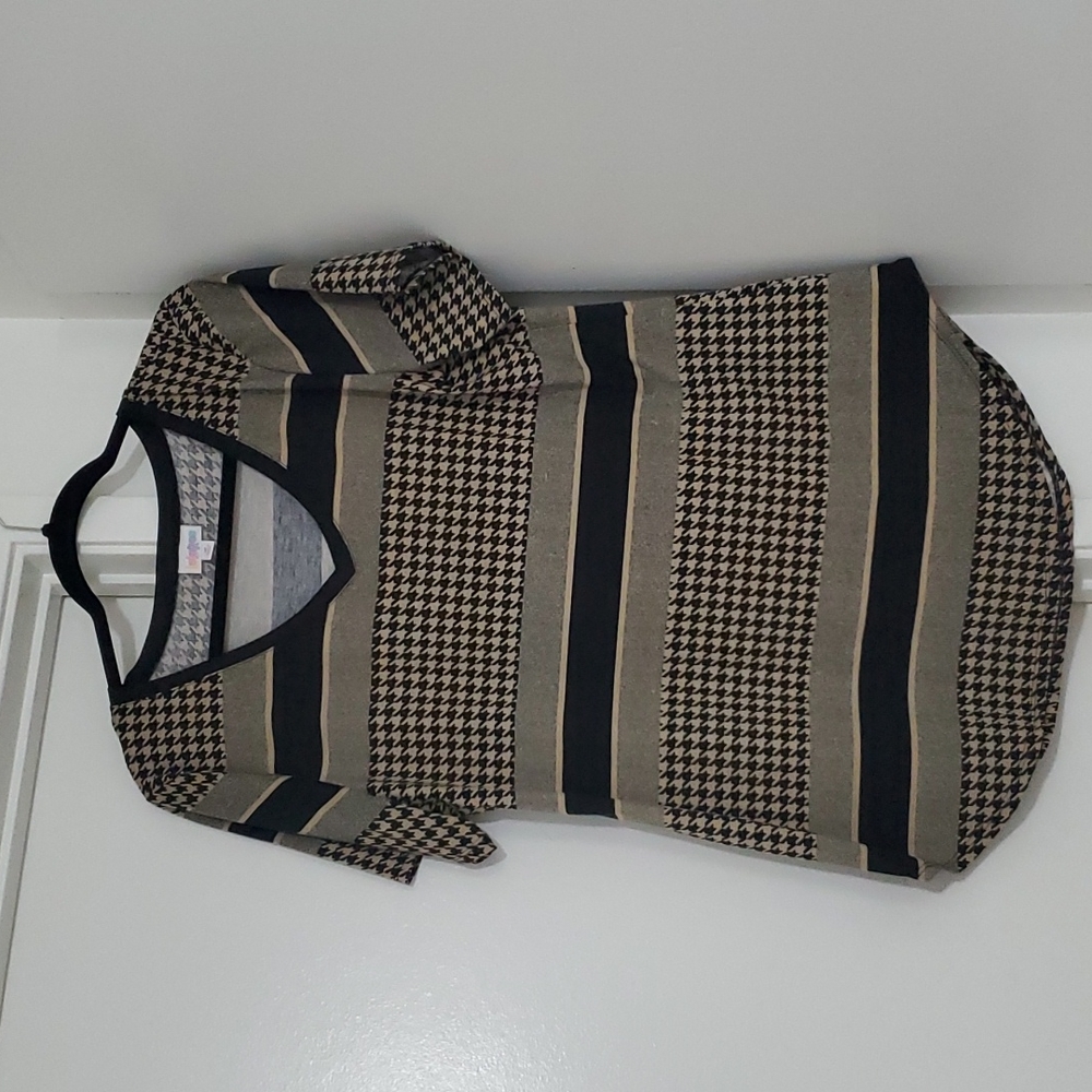 LuLaRoe Black/Tan Christy Tee, Size M